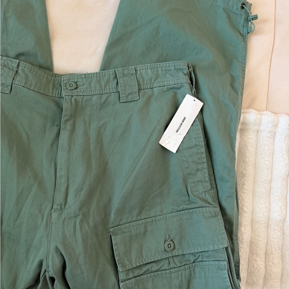NWT Urban Outfitters Green Cargo Pants - Picture 9 of 11